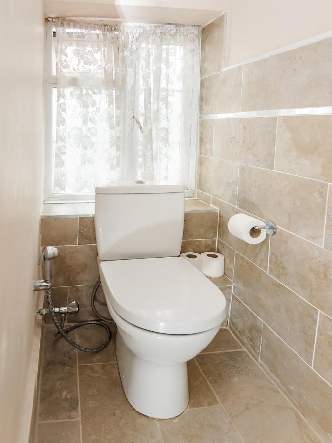 Oyo Vale Lodge Windsor Luaran gambar