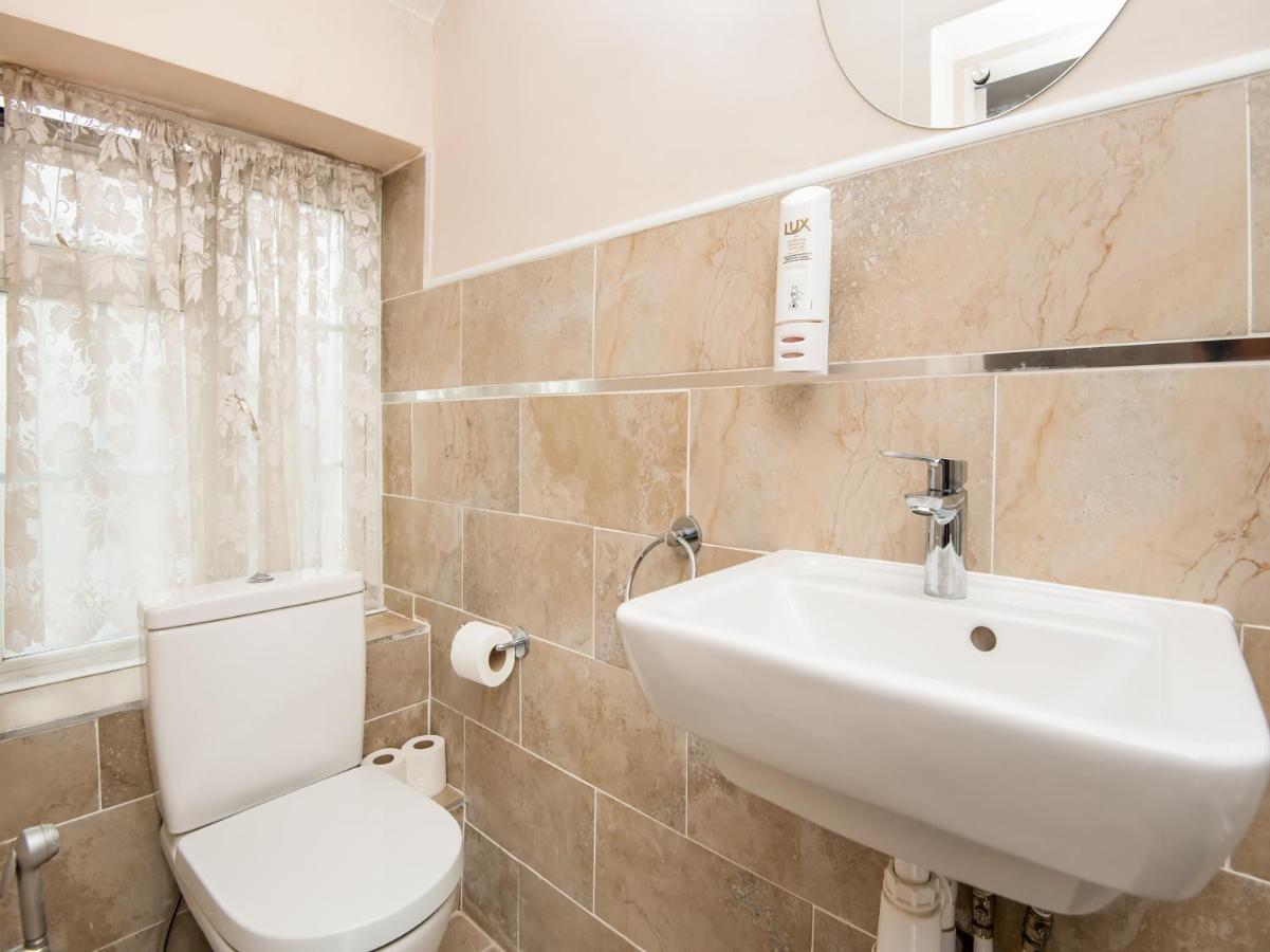 Oyo Vale Lodge Windsor Luaran gambar
