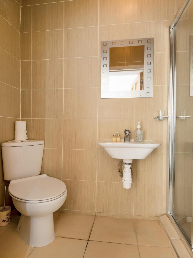 Oyo Vale Lodge Windsor Luaran gambar